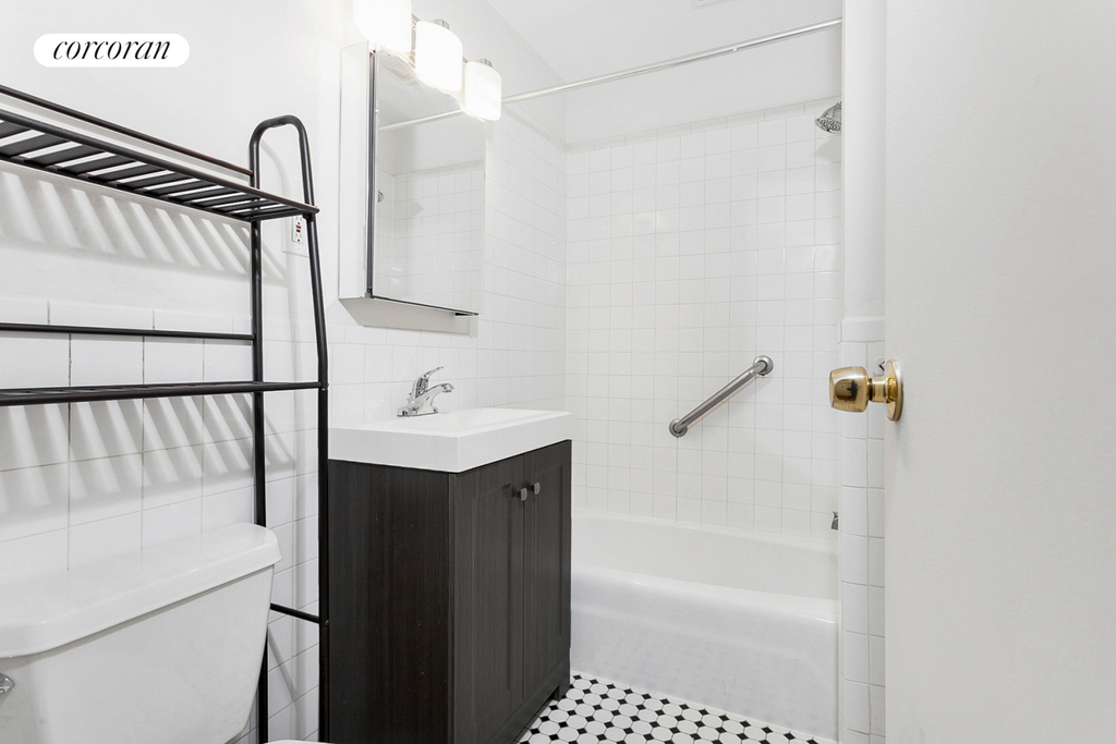 305 E 56th Street - Photo 5