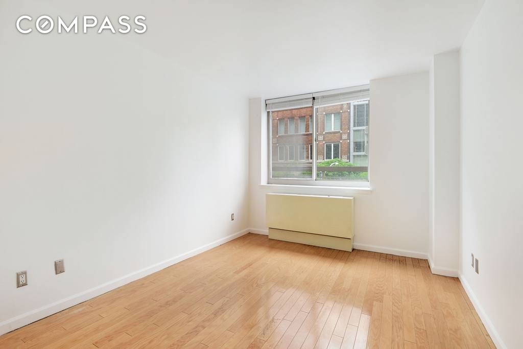 520 W 23rd Street - Photo 4