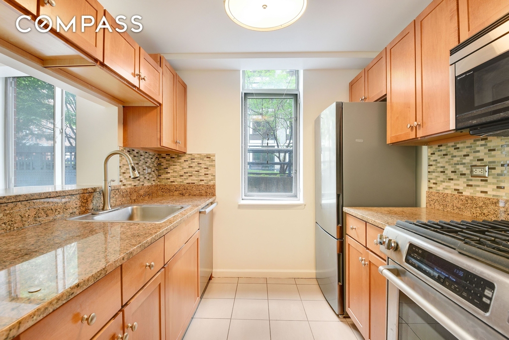 520 W 23rd Street - Photo 6