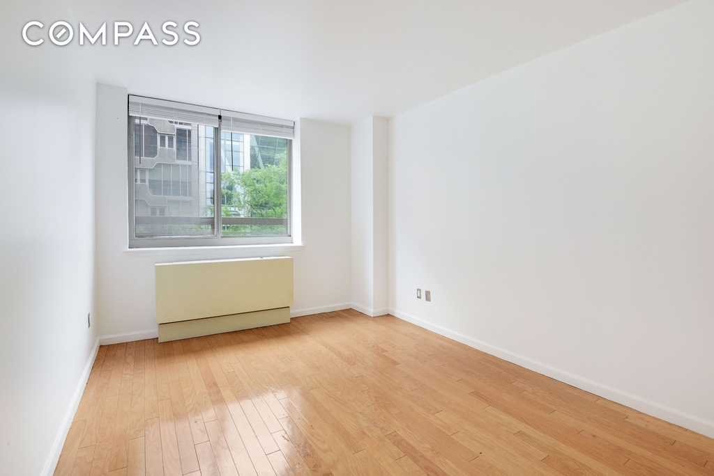 520 W 23rd Street - Photo 5