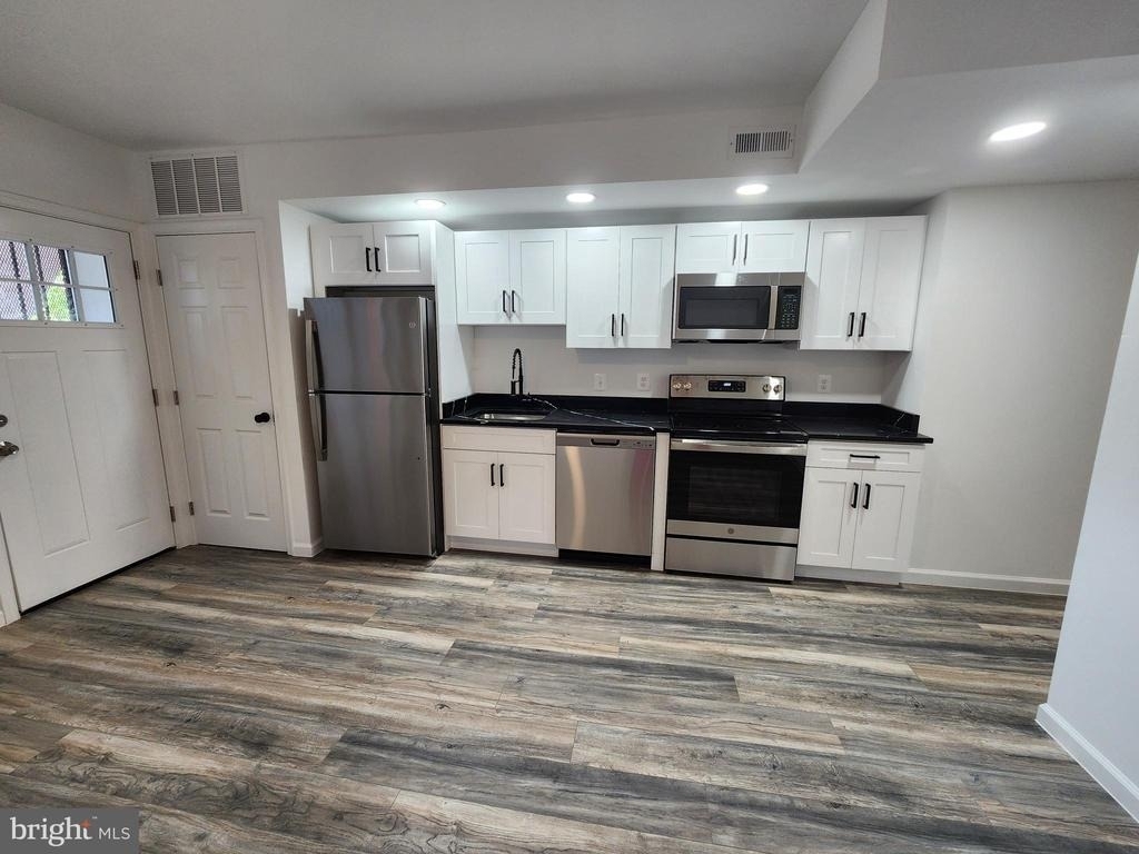 407 Mellon Street Se - Photo 1