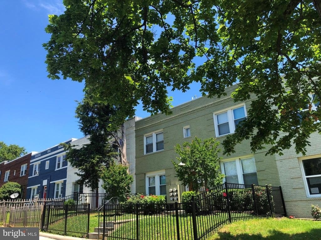 849 19th Street Ne - Photo 1