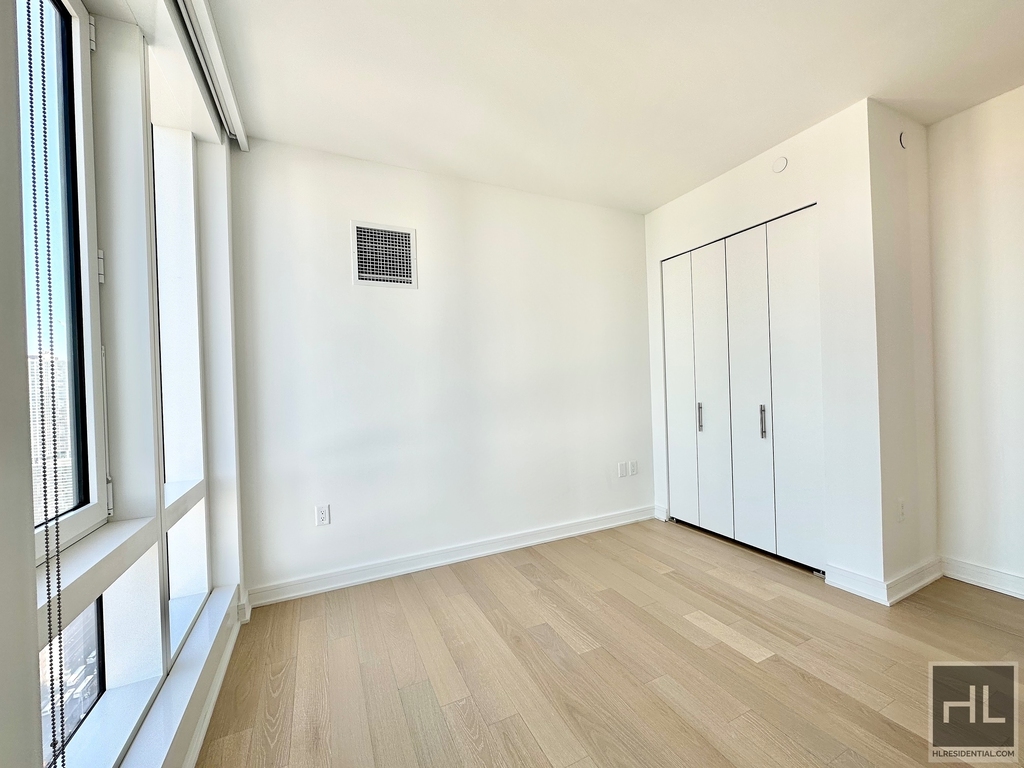 West 38th Street - Photo 3