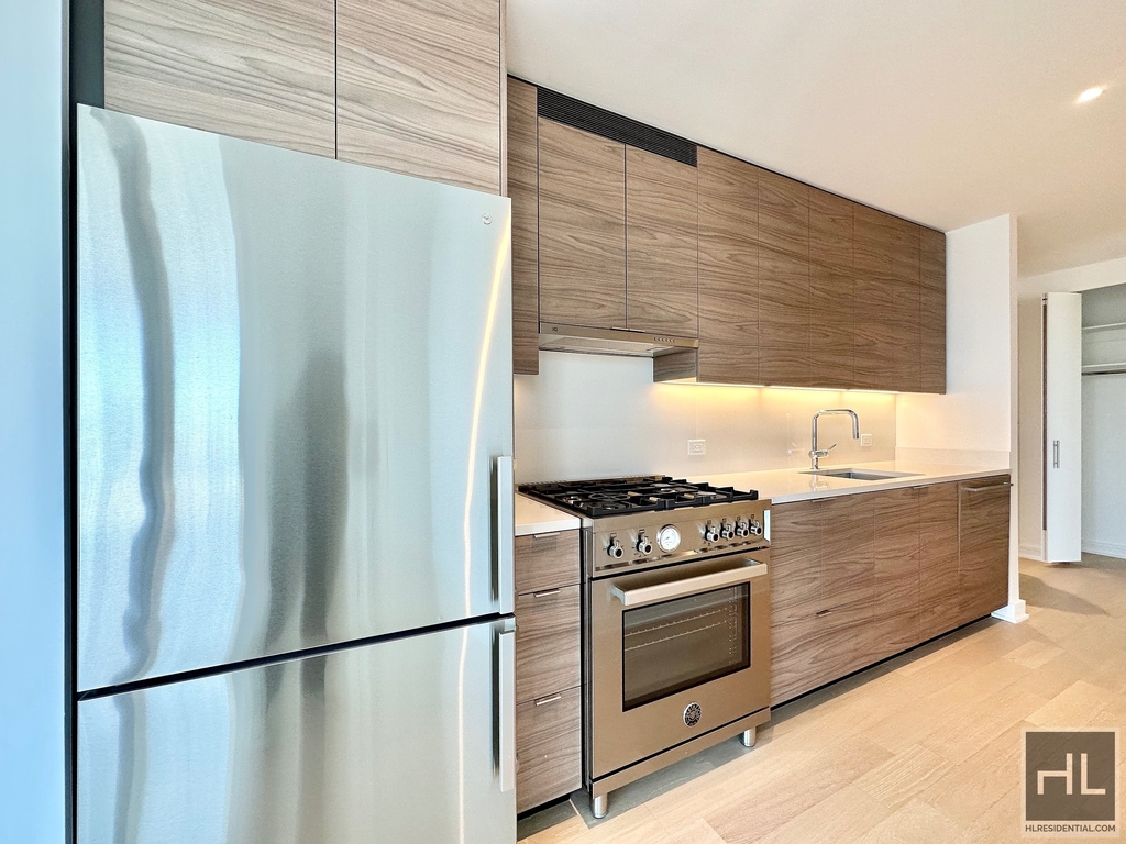 West 38th Street - Photo 4