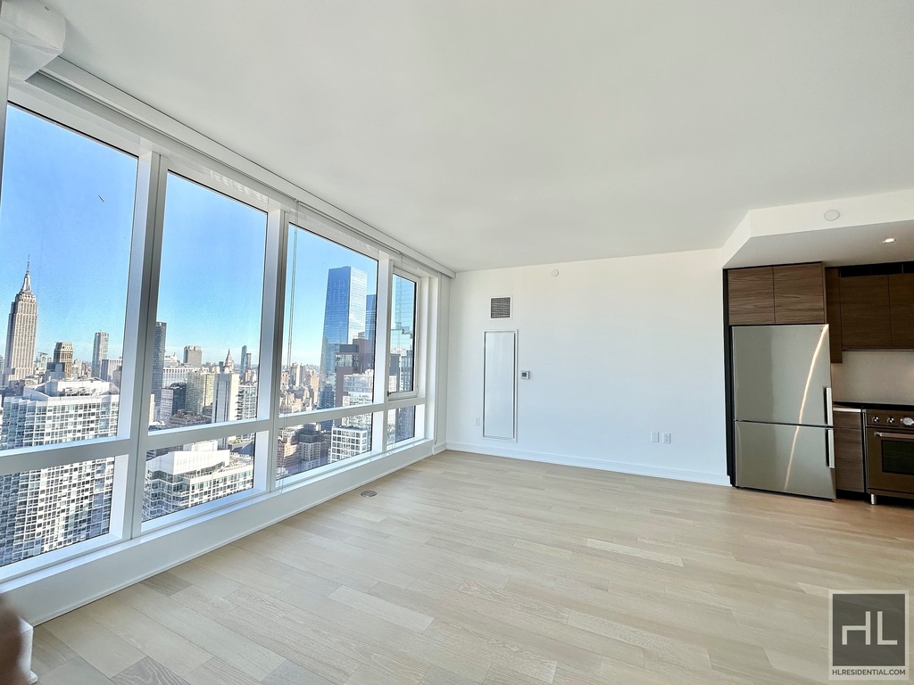 West 38th Street - Photo 5