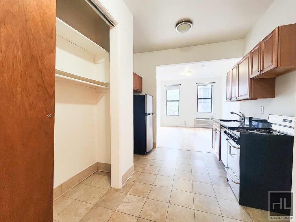 2nd Avenue - Photo 2