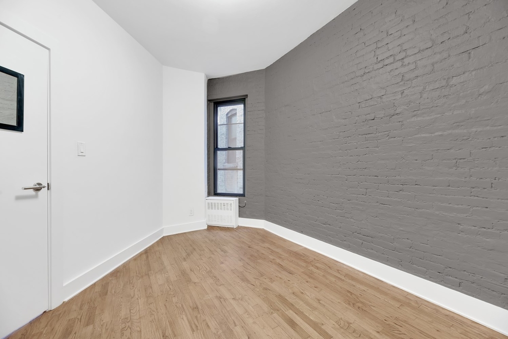 East 95th Street - Photo 4