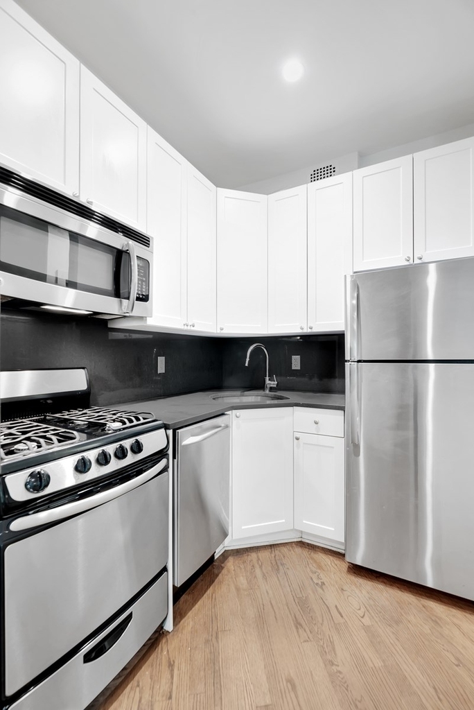 East 95th Street - Photo 2