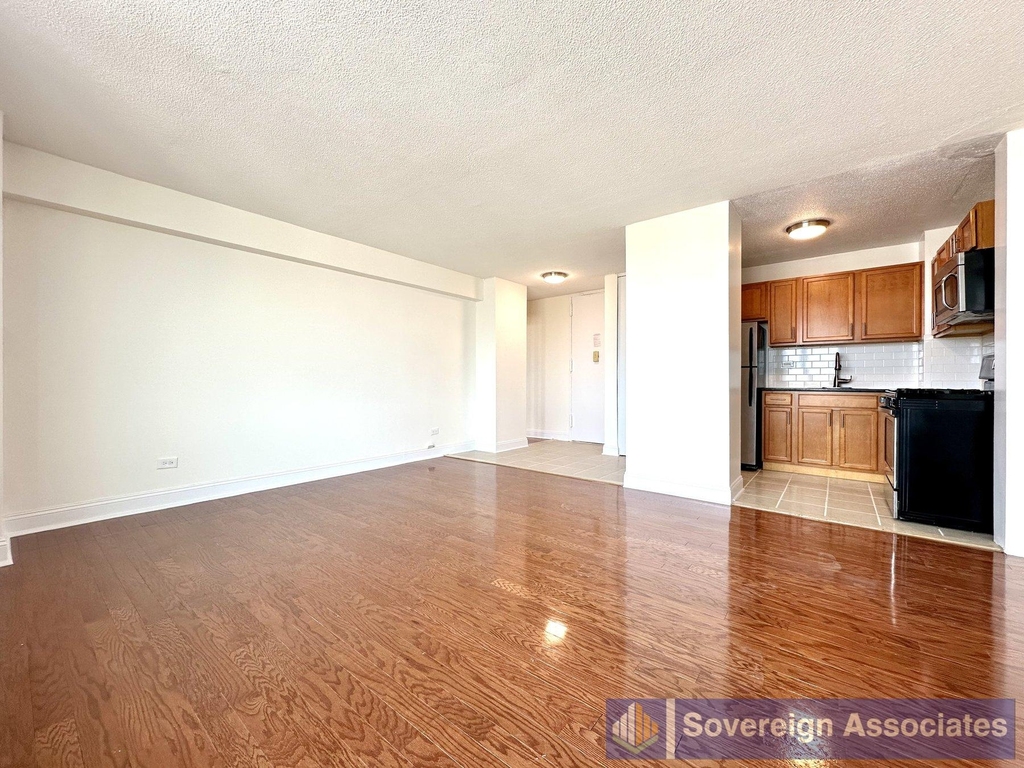 3333 Broadway - Photo 2