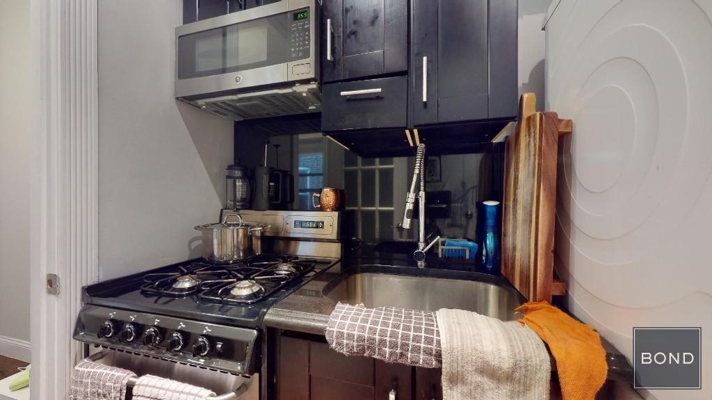 East 106th Street - Photo 2