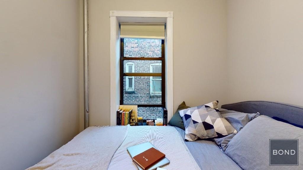 East 106th Street - Photo 3