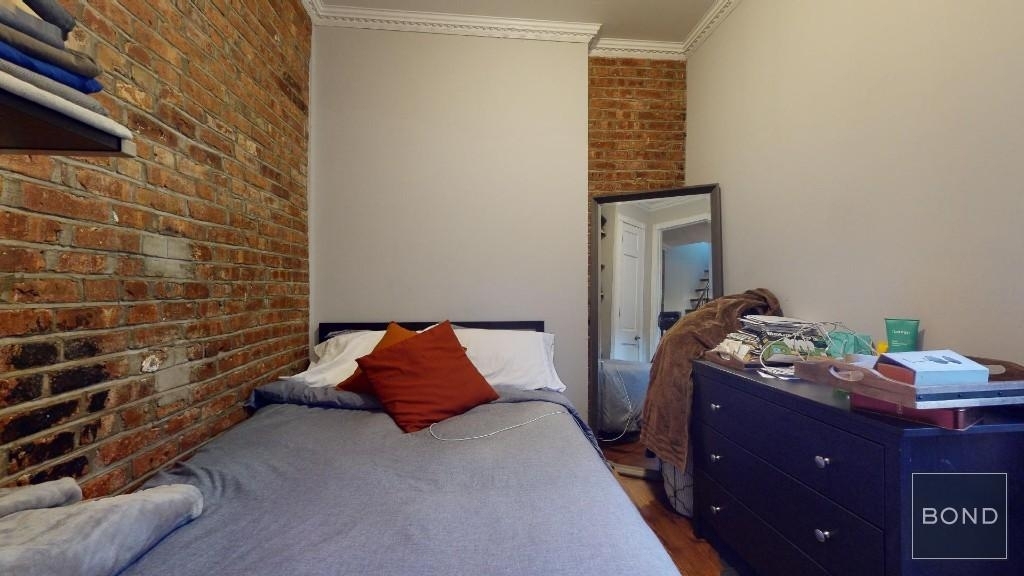 East 106th Street - Photo 0