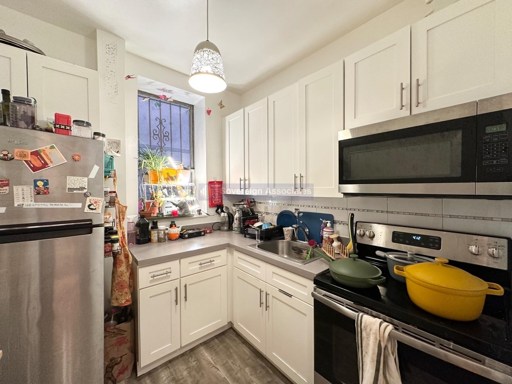 201 West 105th Street - Photo 5