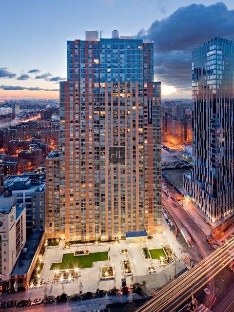 Gold Street - Photo 0