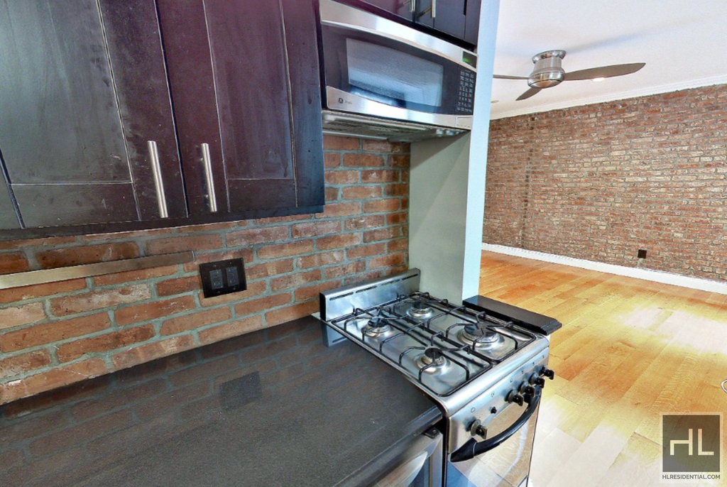 East 100th Street - Photo 3