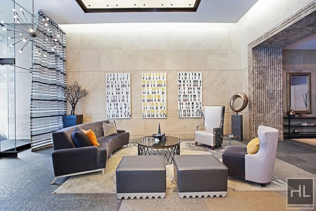 Hanover Square - Photo 10