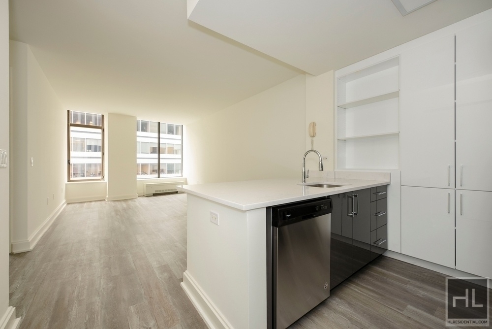 Hanover Square - Photo 1