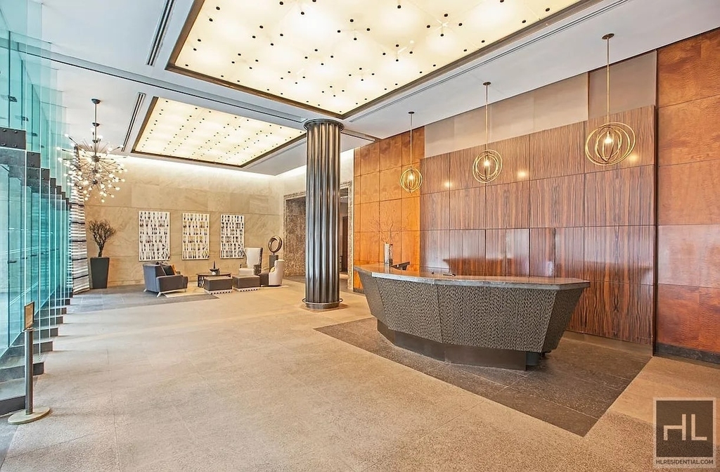 Hanover Square - Photo 9