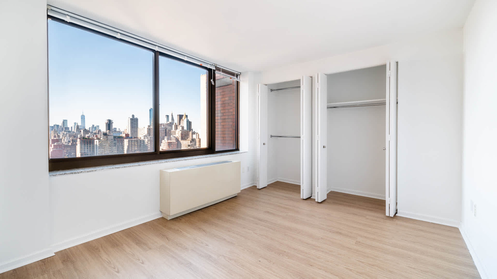 300 E. 39th St. - Photo 20