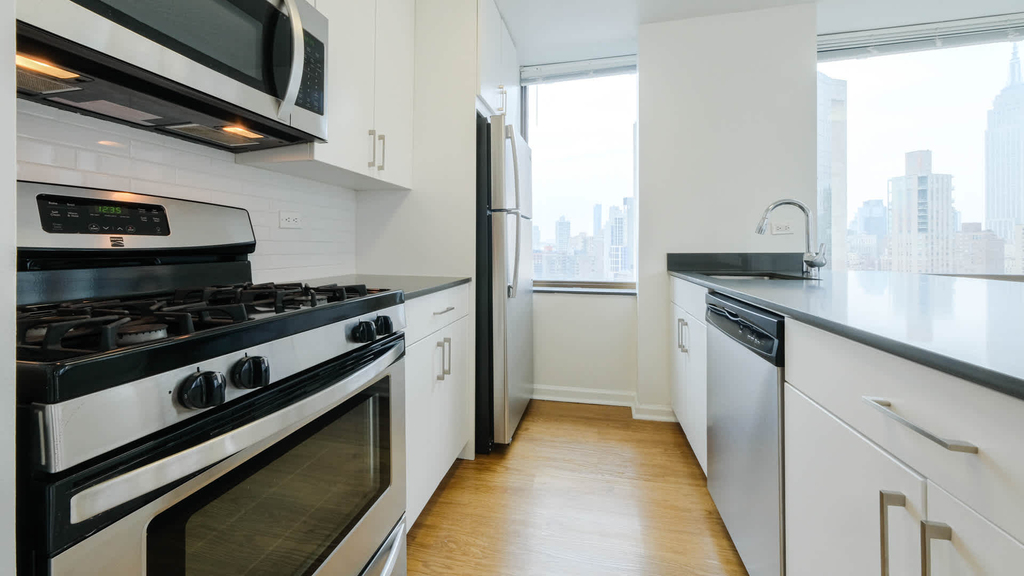 300 E. 39th St. - Photo 5