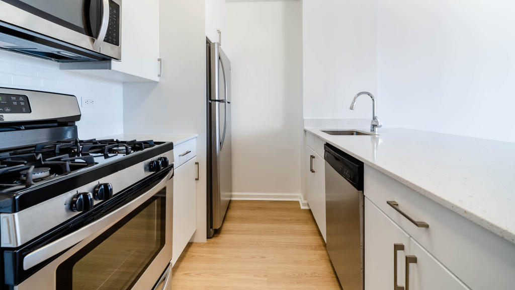 300 E. 39th St. - Photo 43