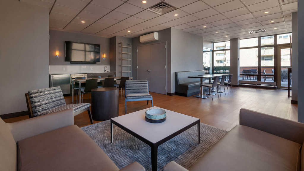 300 E. 39th St. - Photo 32