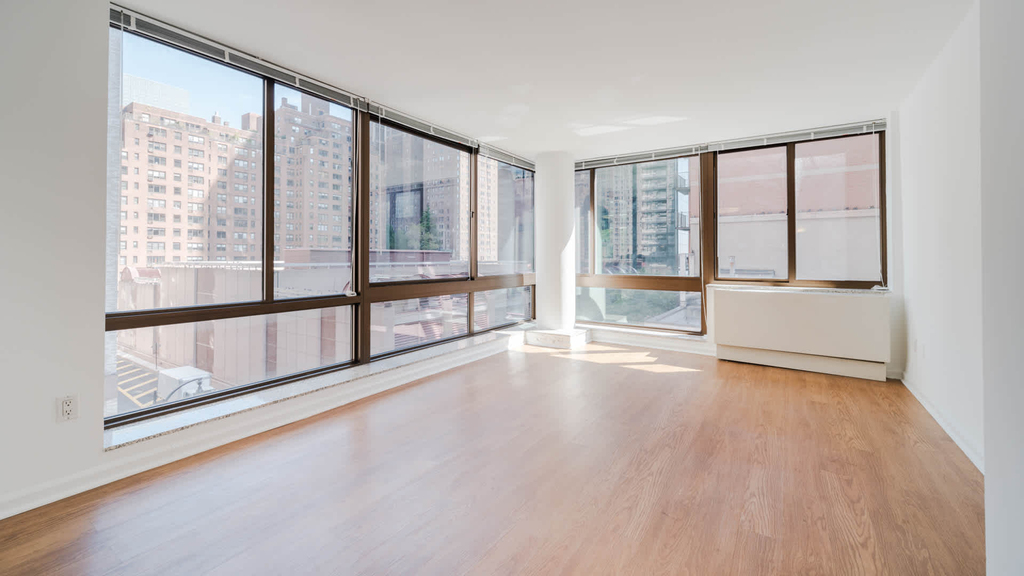 300 E. 39th St. - Photo 12