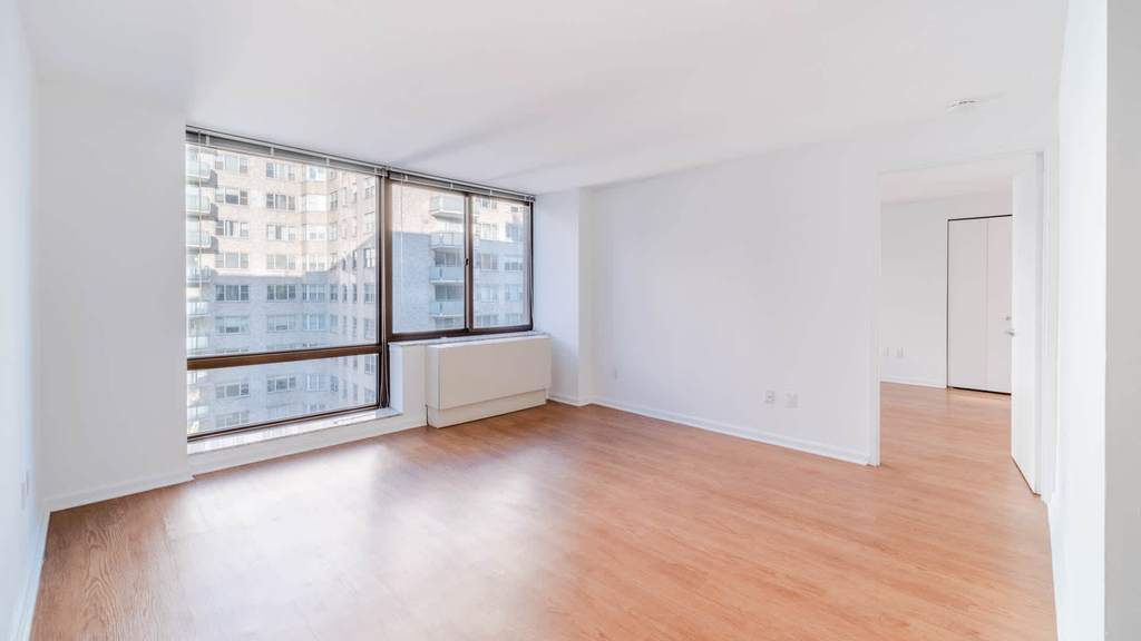 300 E. 39th St. - Photo 10