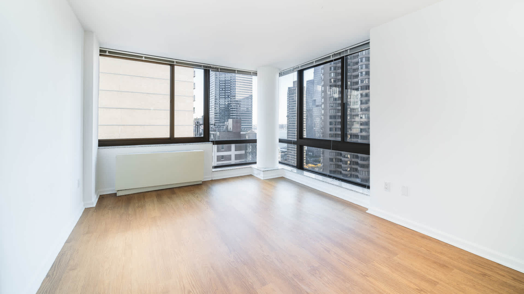 300 E. 39th St. - Photo 22