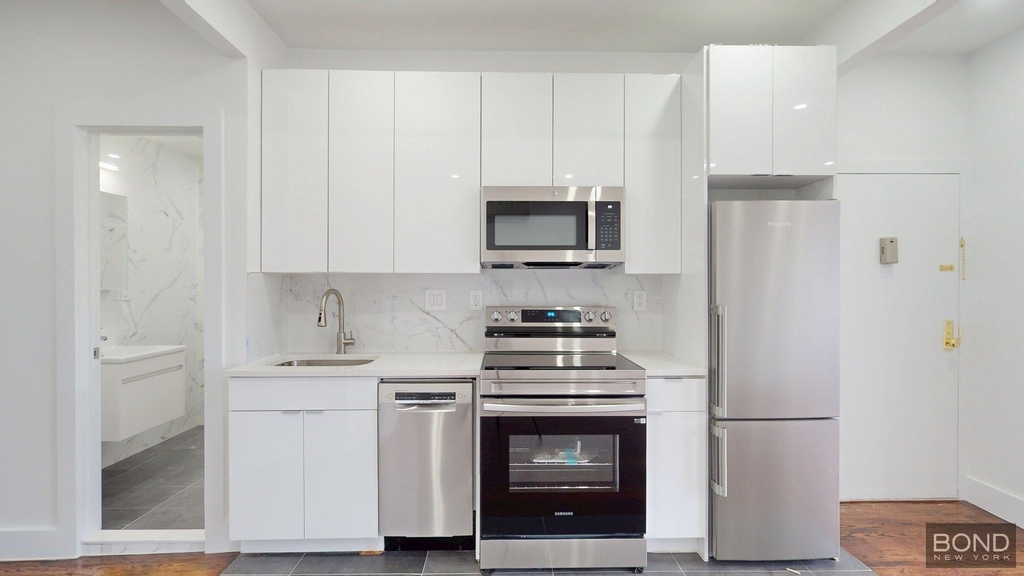 Second Avenue - Photo 1