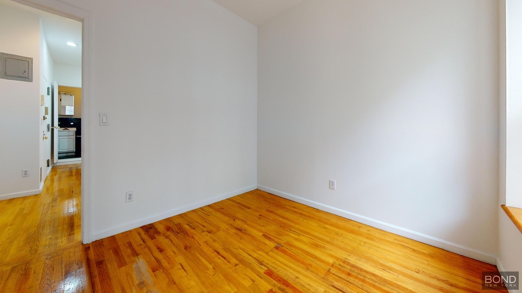 214 East 10th Street - Photo 6