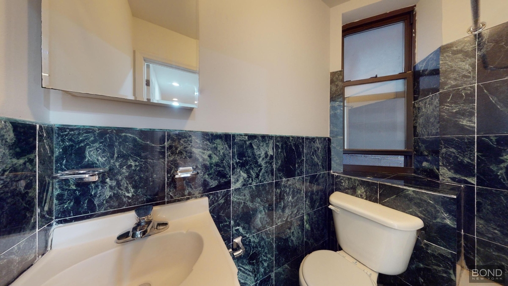 214 East 10th Street - Photo 5