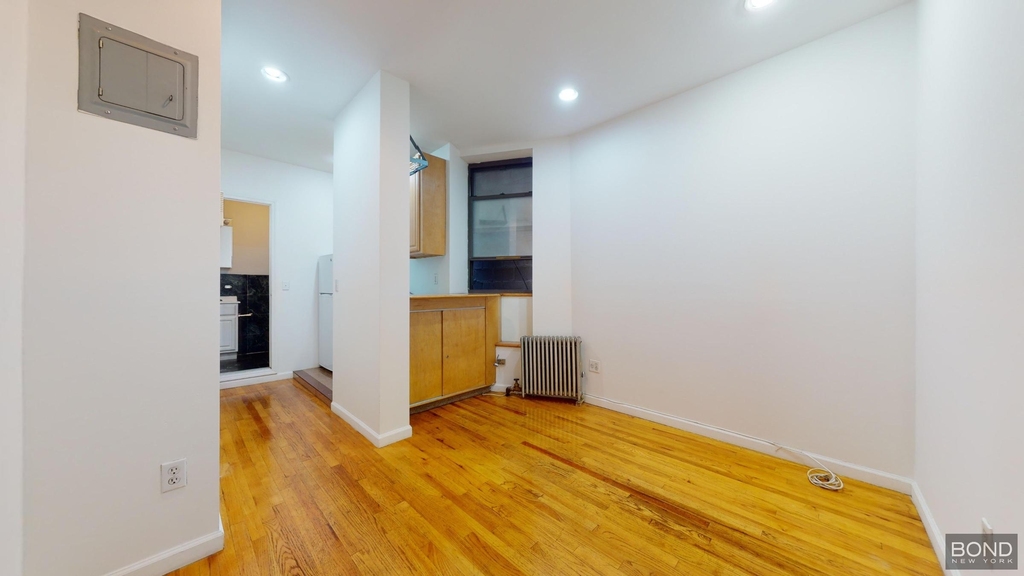 214 East 10th Street - Photo 0