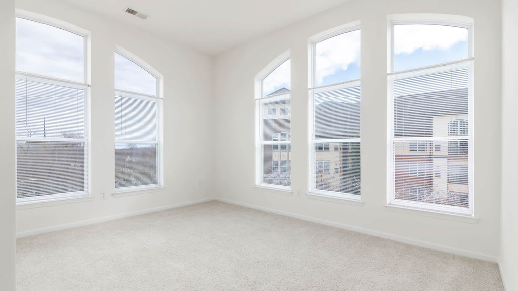 6210 Belcrest Road - Photo 36