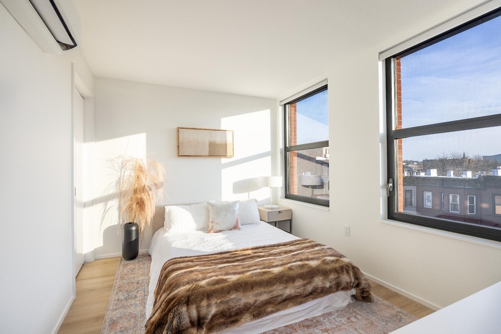 Sterling Place - Photo 6