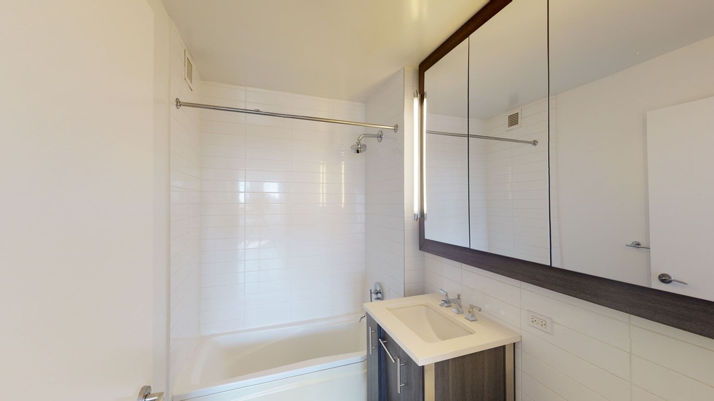 801 Amsterdam Ave - Photo 4