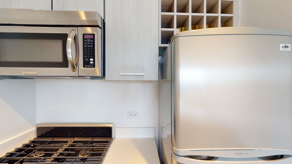 801 Amsterdam Ave - Photo 2