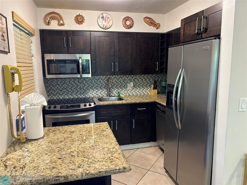 909 Ne 23rd Dr - Photo 6