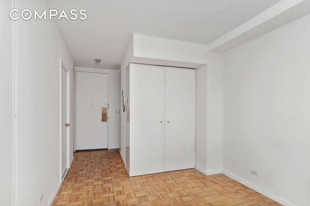 159 E 30th Street - Photo 2