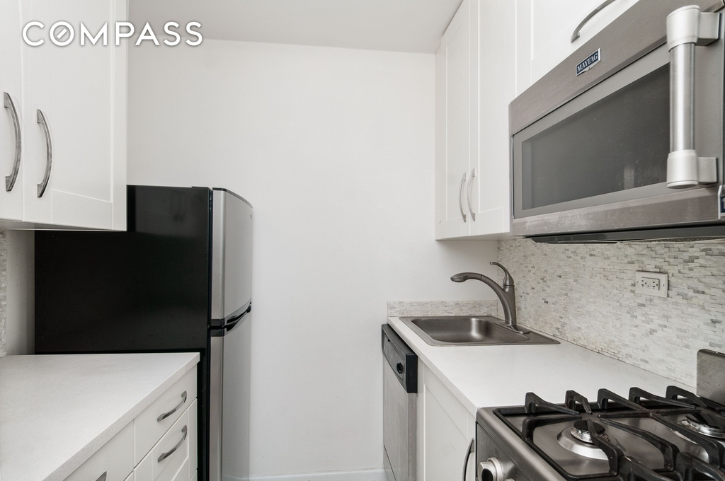 159 E 30th Street - Photo 1