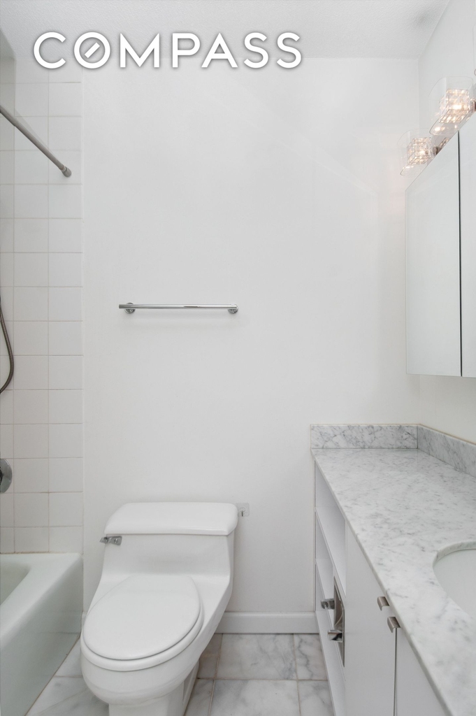159 E 30th Street - Photo 3