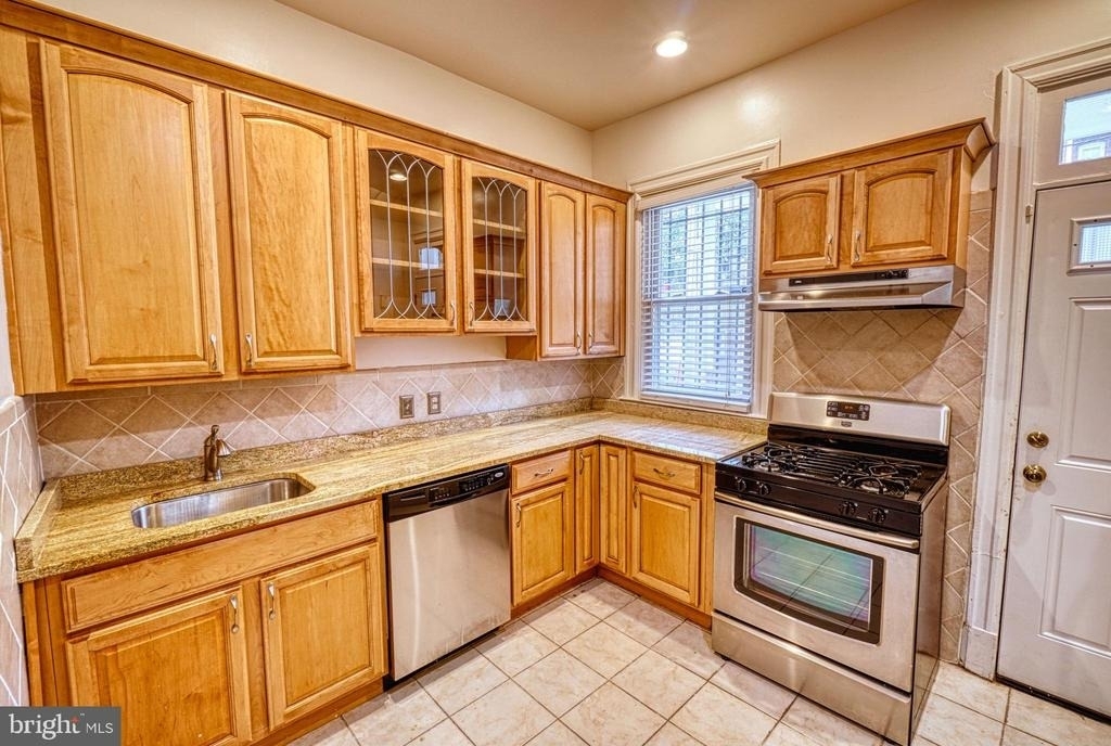 1821 Kilbourne Place Nw - Photo 11