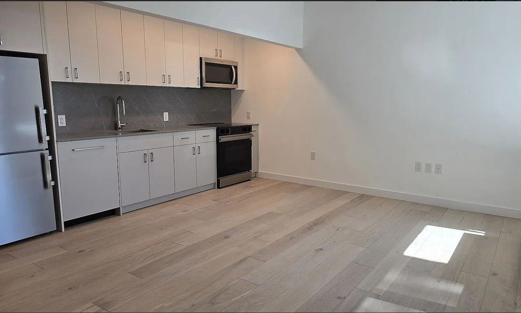 50th Avenue - Photo 1