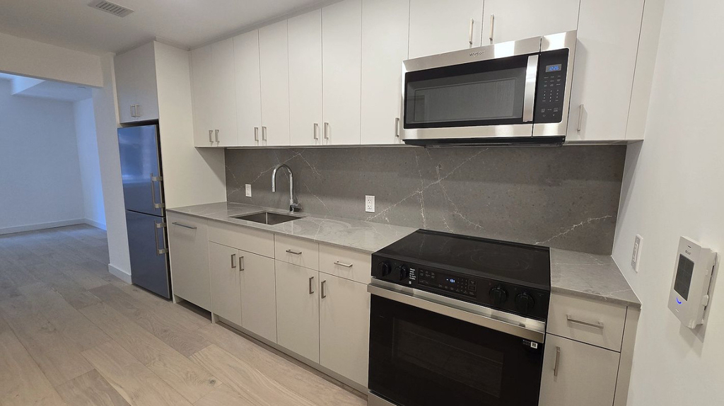 50th Avenue - Photo 5