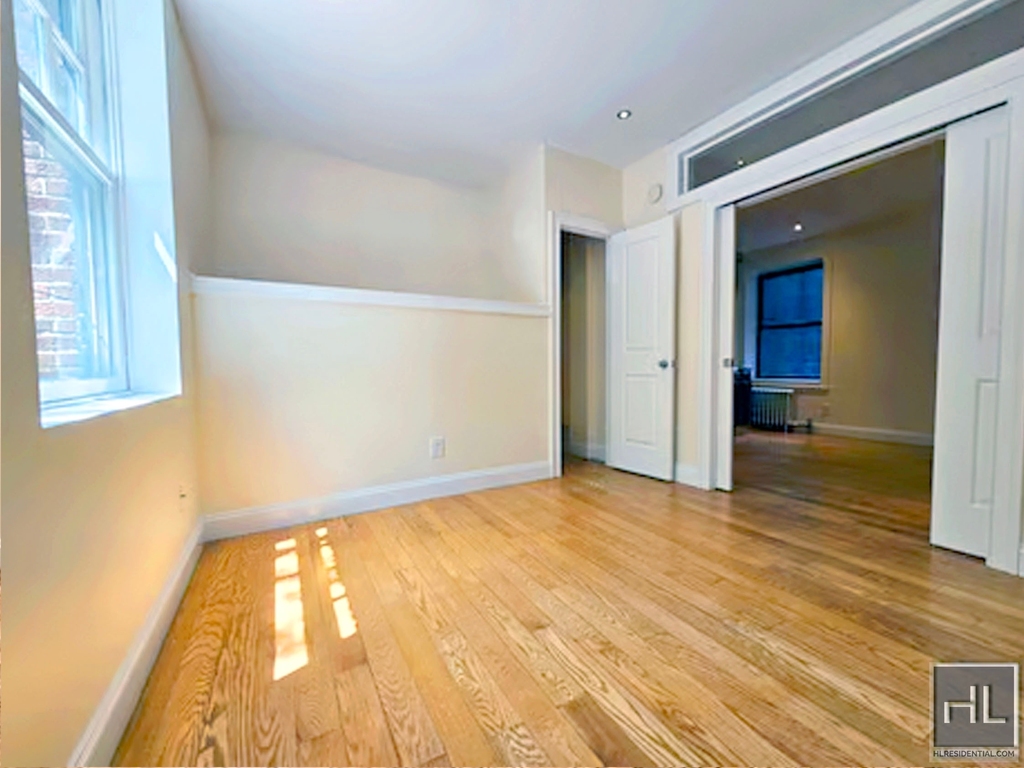 West 11th Street - Photo 6