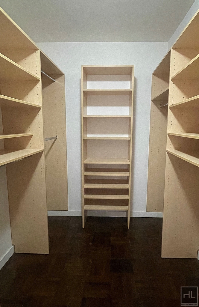 East 55 Street - Photo 5