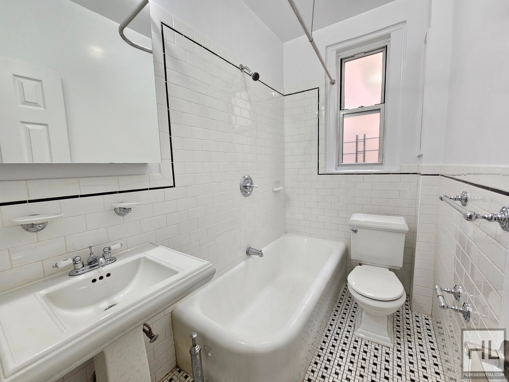 West 13 Street - Photo 1