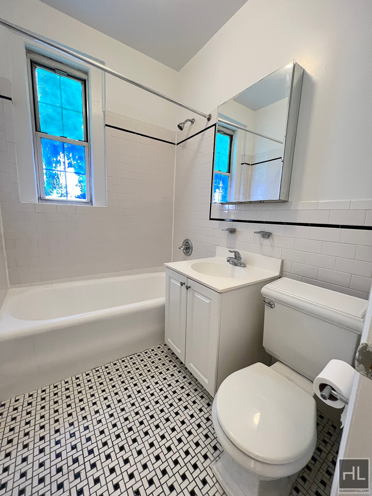 West 13 Street - Photo 2