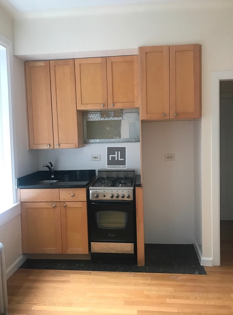 West 13 Street - Photo 1