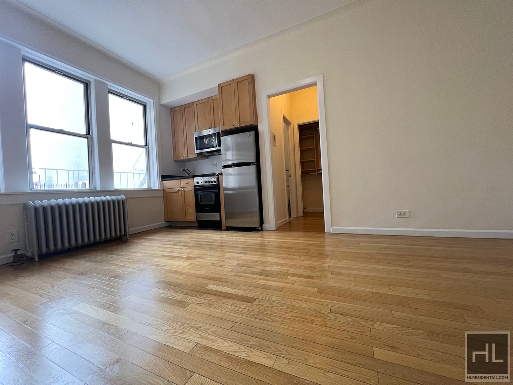 West 13 Street - Photo 0